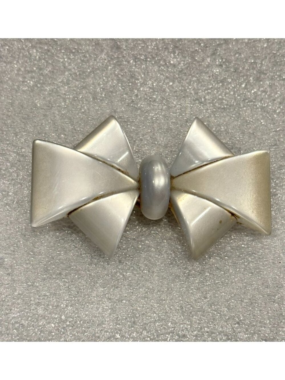 1950s Grey Lucite Bow Brooch-Pin